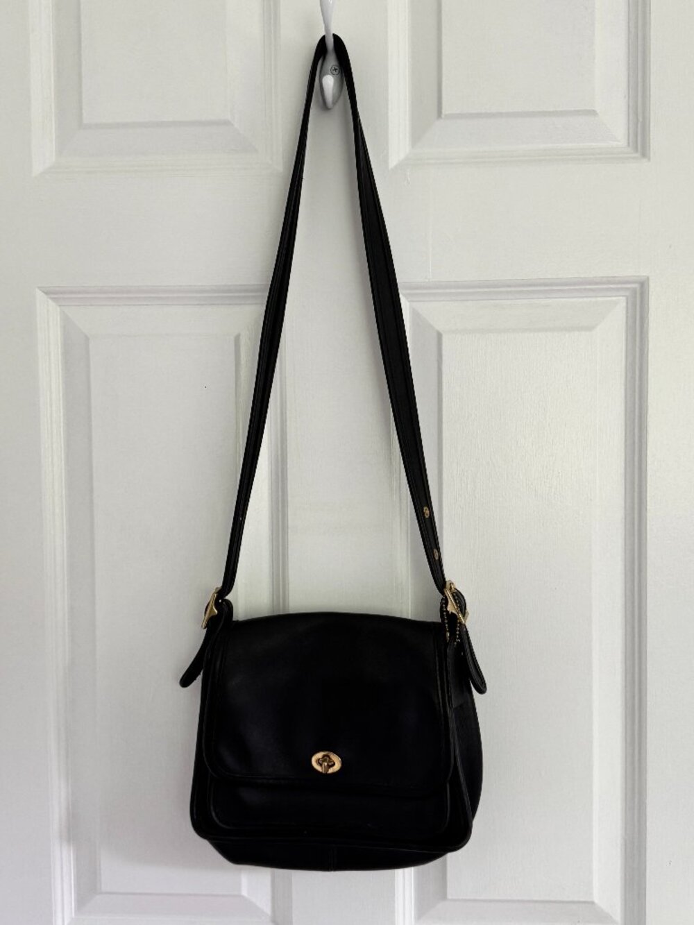Vintage Coach Rambler's Legacy 9061 Black Glove-Tanned Leather Crossbody USA